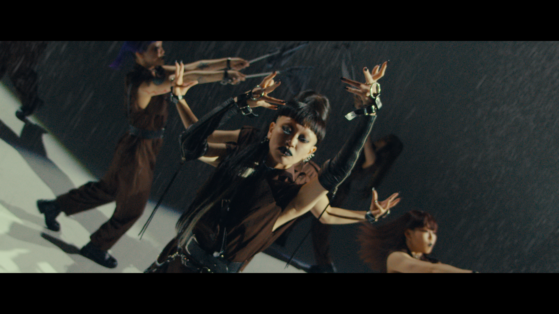 【最終値下げ】椎名林檎　鯵ブーツ 椎名林檎 – 芒に月 | khaki | VFX Direction & Design Company